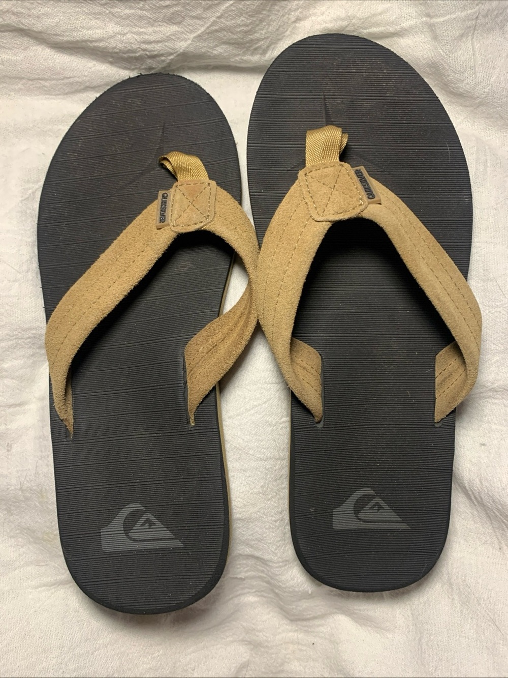Preowned Quiksilver Carver Flip Flop Sandals Tan Suede Men’s Size 8.5